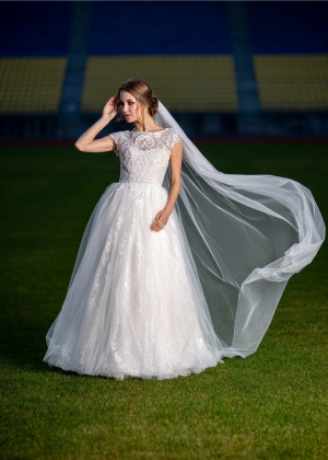 Boat Neck Ivory Lace Tulle Keyhole Back Outdoor Wedding Dress